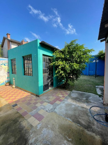 Imagen 11 de 15 de Hermosa Casa Con Amplio Jardín Y Cochera - Banfield