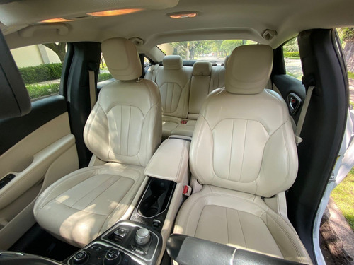 Imagen 3 de 12 de Chrysler 200