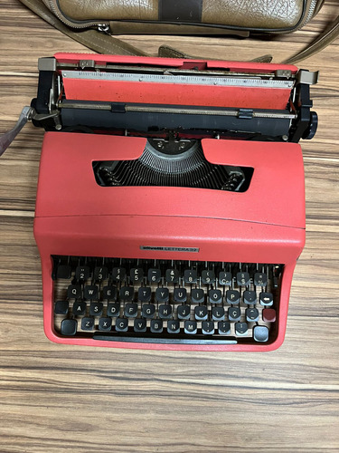 Máquina Datilografia Olivetti Lettera 32 (Usado)