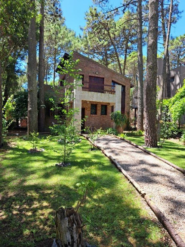 Casa En Venta - 2 Dormitorios 2 Baños - 675mts2 - Mar De Las Pampas