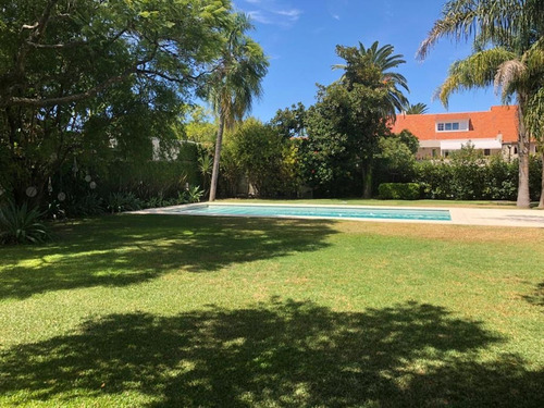 Espectacular Casa En Alquiler. Zona Exclusiva Mtz