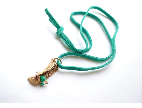 Imagen 2 de 5 de Collar Hoja De Bronce, Piedras Agatas Verdes Y Cuero, Cod1