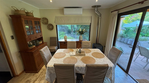 Impecable En Venta De 5 Dorm. En Curicó