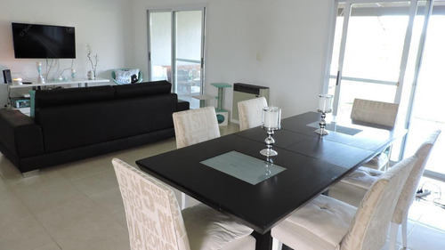 Imagen 10 de 15 de Casa En Venta En Una Planta, De Cuatro Ambientes Con Piscina En Fincas De Iraola Ii