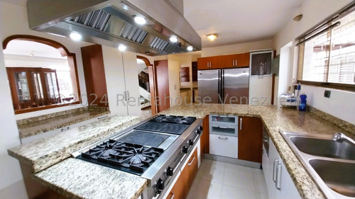 Colinas De Los Ruices !! Espectacular Quinta Tipo Club, 560 M2 Terreno, 514 M2 Const., 5 Hab, 6 Baños, 5 Pe, Piscina, Bar, Sala De Pool, Caminerías, Bellas Áreas Verdes Y Sociales. Verdadera Joya !!
