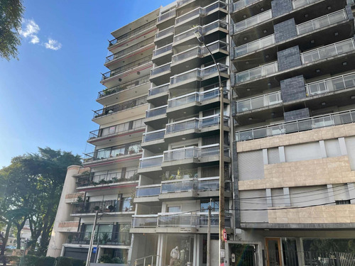 Imagen 2 de 20 de Venta Apto Increíble Ubicación, 3 Dormitorios, 2 Baños, Cocina Definida, Living Y Garaje.
