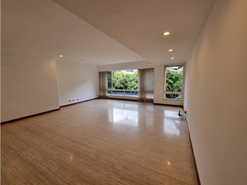 Exclusivo Apartamento En Edificio Con Áreas Sociales De Lujo