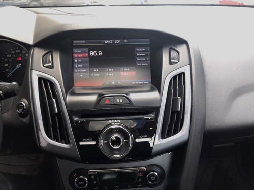 Ford Focus Titanium Plata 2.0 2014