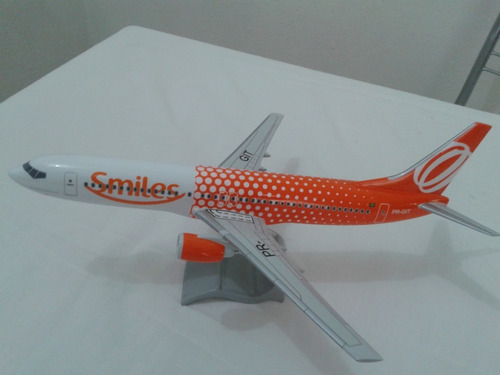 Maquete Em Resina Avião 737- 800 Smiles