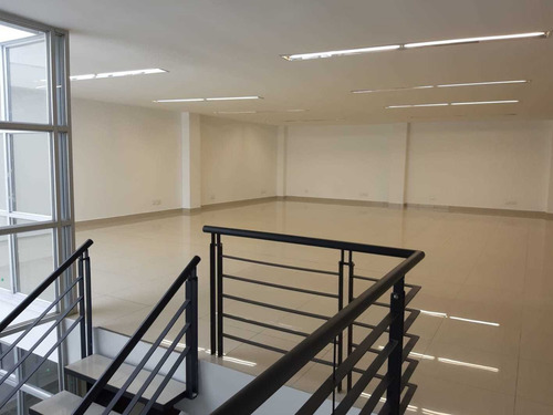 Imagen 5 de 8 de Excelente Local Comercial En Santa Rosa