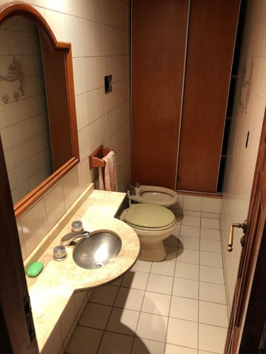 Imagen 10 de 30 de Casa En Venta De 3 Dormitorios C/ Cochera En Lomas Del Mirador