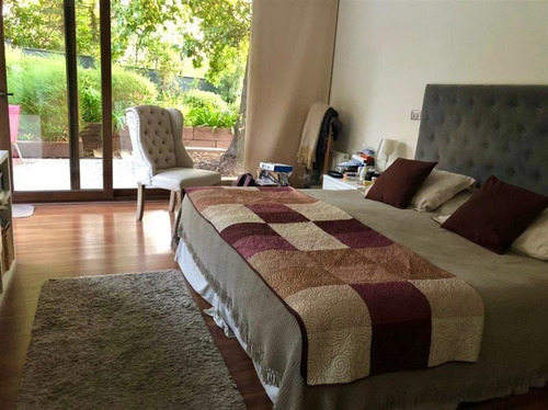 Casa En Venta De 4 Dorm. En La Reina