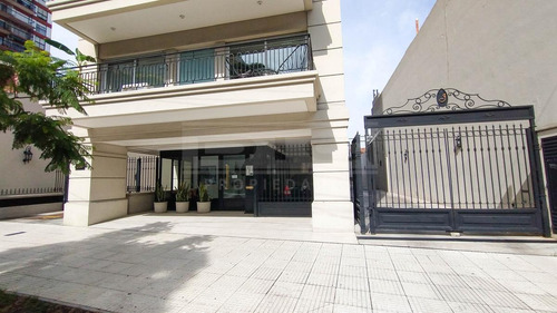 Excelente Cochera Cubierta En Planta Baja Sobre Av. Maipu - Venta - Olivos