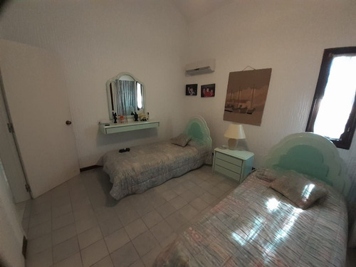 Casa En Venta De 6 Dormitorios En Lugano