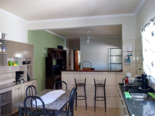 Vende-se Esta Casa