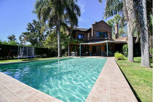 Casa En Venta En County San Facundo