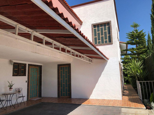 Invierte En Metepec: Casa Para Remodelar En Privada De Alta Gama