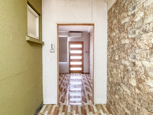 Arriendo Casa De 2 Pisos En Sector Residencial En G Mistral.