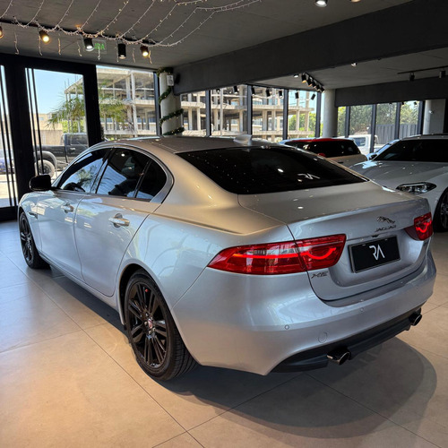 Jaguar XE 2.0 Se 240cv