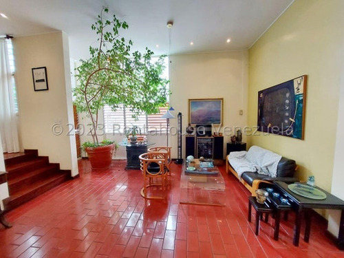 Estupenda Quinta En Venta De 419mts² En Cumbres De Curumo