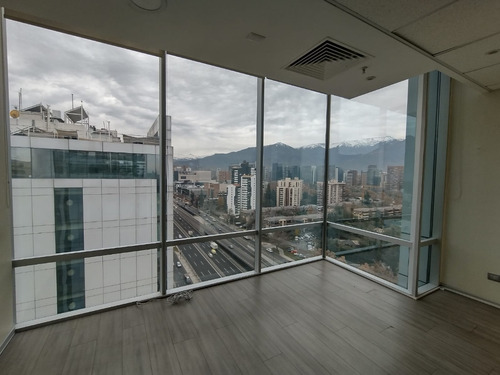 Excelente Oficinas De 236m2 Habilitadas En Arriendo