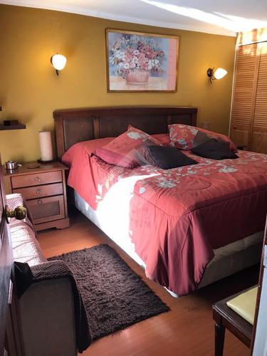 Casa En Venta De 5 Dorm. En Ñuñoa