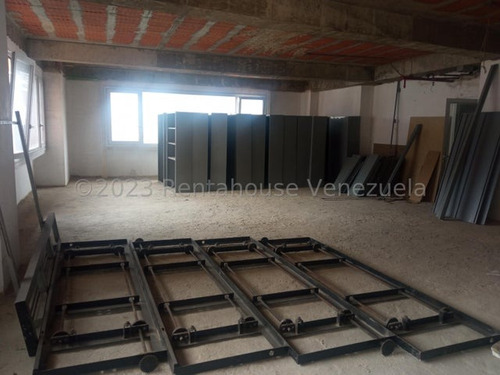 Oficina En Alquiler En Los Dos Caminos Mls #24-5776