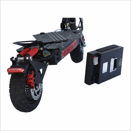 Scooter Eléctrico Instigo Extreme Doble Motor de 2400w c/u Vel Max de 75 Km/h Batería intercambiable con 60km de autonomía Llantas Todo Terreno resistente al agua IP57 pantalla LED soporta hasta 150kg