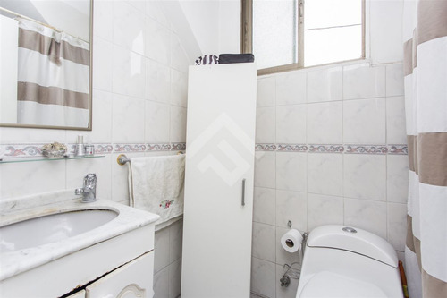 Casa En Pasaje Cerrado De 4 Dorm. 2 Pisos En Las Condes