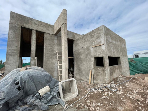 Casa En Venta - Bº La Quebrada - Lujan
