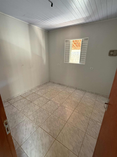 Casa Com Dois Quartos Sala E Cozinha Americana