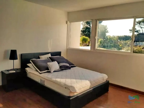 Espectacular Casa En Venta. A Tres Cuadras De La Playa Brava.
