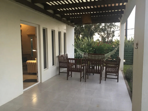 Moderna Casa En Venta En El Chorro A Metros Del Mar
