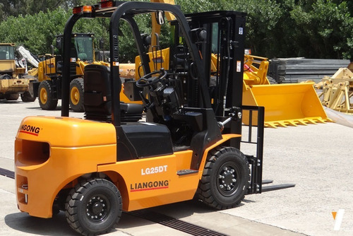 Autoelevador Liangong 25 Triple Torre 4,5m Levante 2.5tn