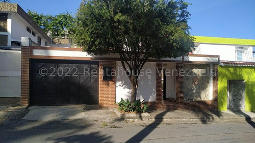 Vendo  Hermosa  Casa De Dos Niveles  En Urbanización Cerrada Con Vigilancia Privada  Los Pomelos !!!!    Excelente Inversión....