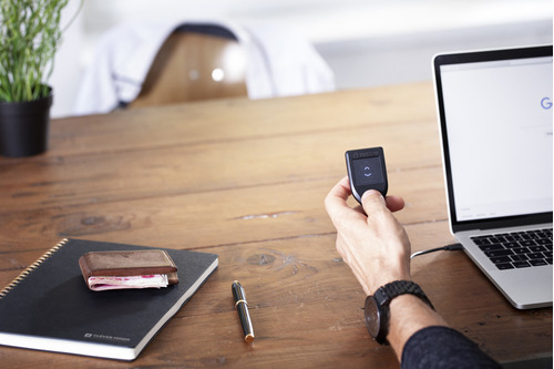 Trezor Model T Hardware Wallet + Llavero Moneda Bitcoin