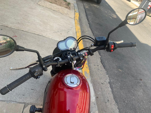 Benelli Leoncino 500 Inmaculada, Titular, Accesorios