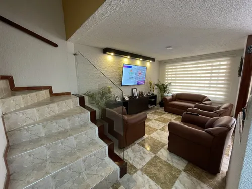 Casa En Venta En El Tesoro. Cod V1119