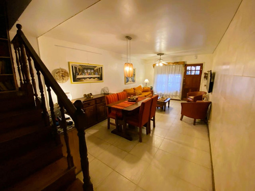 Triplex En Venta 5 Amb Con Cochera, Jardin, Pileta Y Parrilla / Permuta / Apto Credito