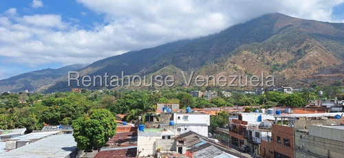 Edificio Con Local Comercial A Pie De Calle En Venta En Los Chorros 25-21914 Cs