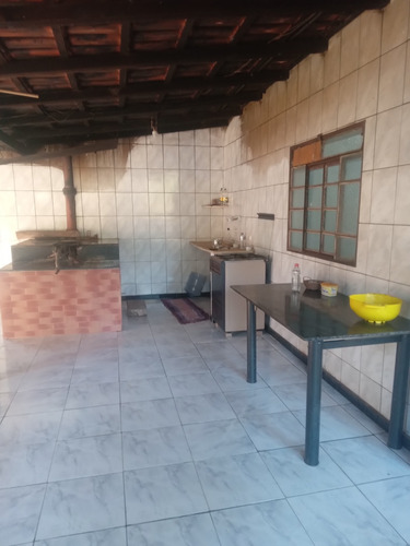 Sitio, Sendo Casa Com 3 Quartos,uma Suite,um Banheiro Social
