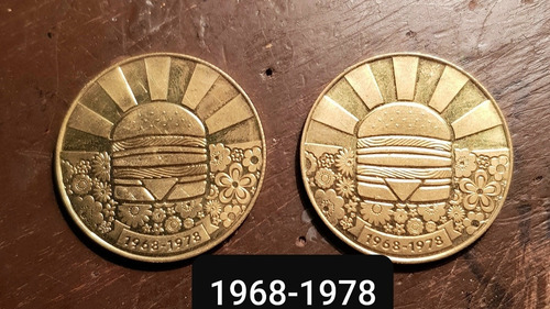 Set 2 Monedas Doradas 50 Años Macdonalds 1 Big Mac De 3 Cm. (Usado)
