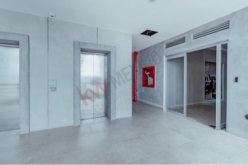 Oficna En Venta En Humana Workcenter, Playa Del Carmen.