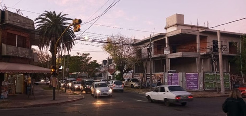 Imagen 10 de 10 de Permuta - Block De 3 Departamentos + 6 Locales En Venta - Castelar Sur