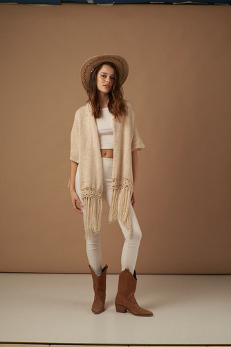 Ruana Ascochinga Tejida Con Bordes En Crochet Y Flecos