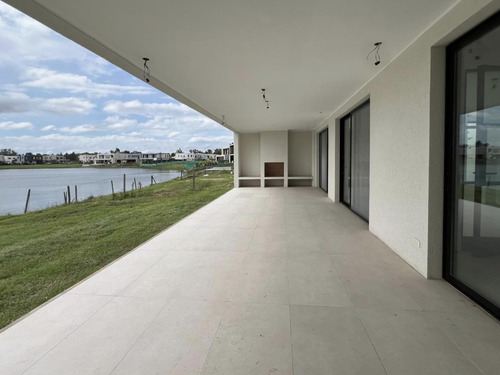 Casa En Venta Al Lago En Barrio Santa Ana, Villanueva. Tigre