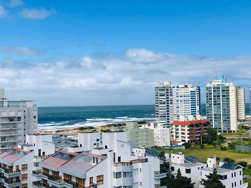 Apartamento En Venta De 3 Dormitorios En Playa Brava