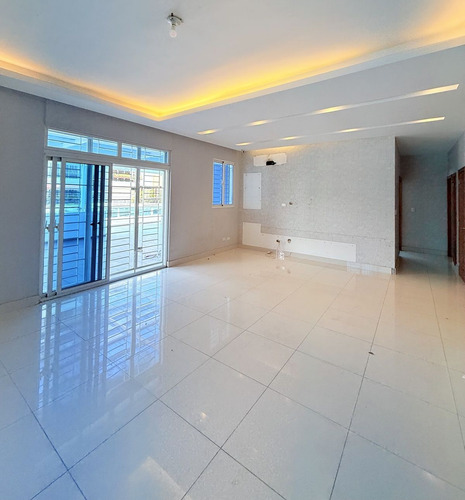 Apartamento En Evaristo Morales Con Terraza
