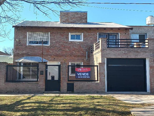 Casa De Tres Dormitorios Con Jardin Y Parrillero.  187 M2 - Zona Fisherton, Antártida Argentina