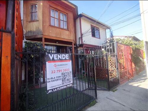 Casa En Venta De 2 Dorm. En La Florida